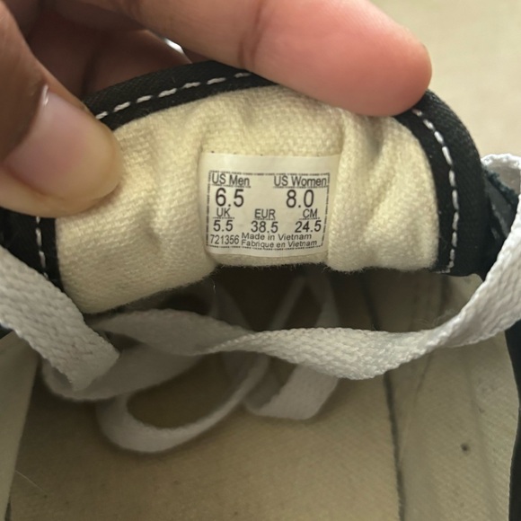 Vans Old Skool Shoes - Picture 2 of 4